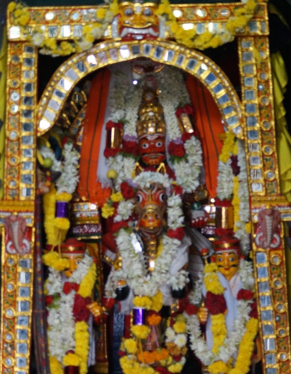 ಮುಖ್ಯ ದೇವರ ಚಿತ್ರ