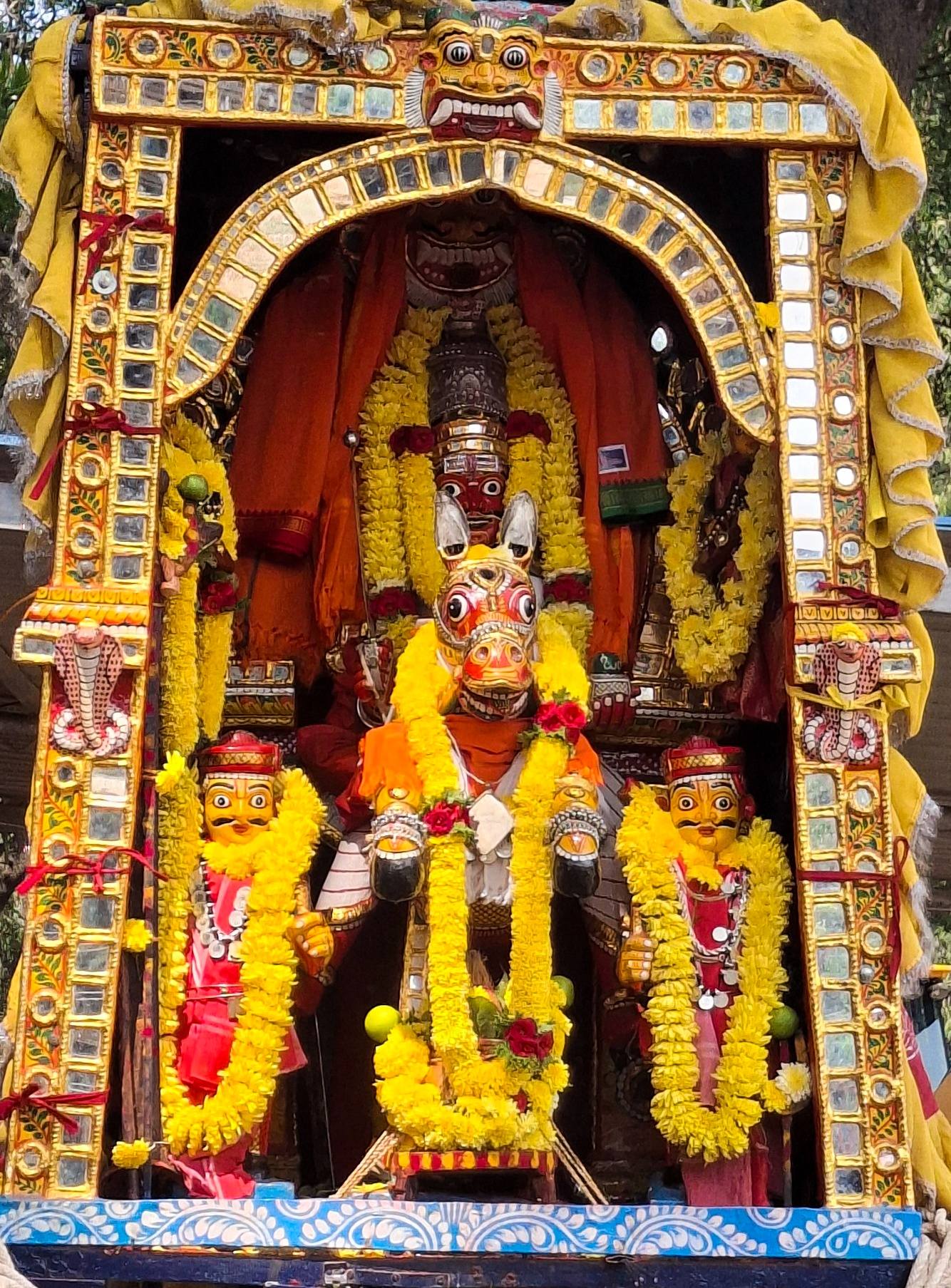 ಮುಖ್ಯ ದೇವರ ದರ್ಶನ