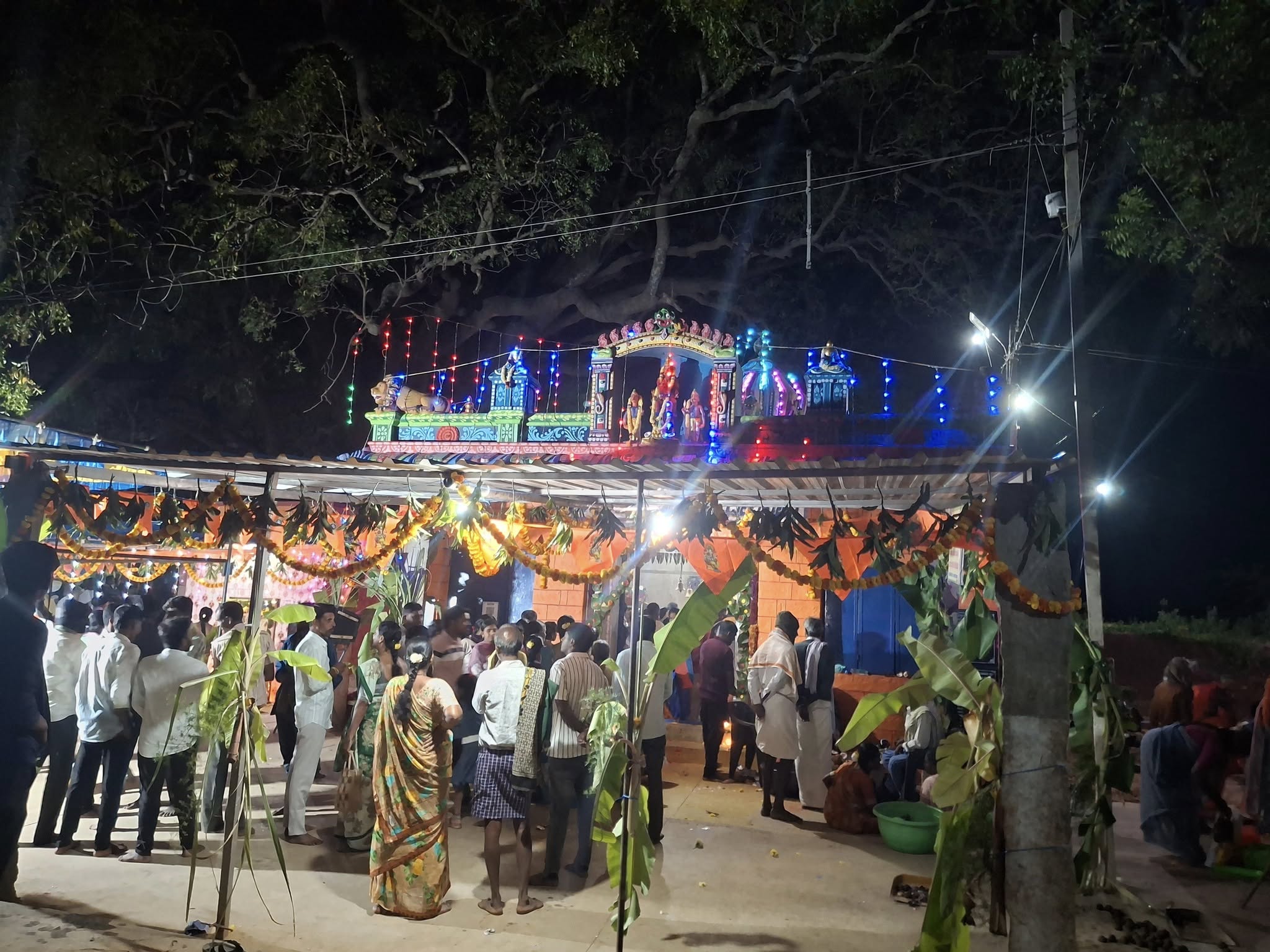 ದೇವಸ್ಥಾನದ ಹೊರಭಾಗ