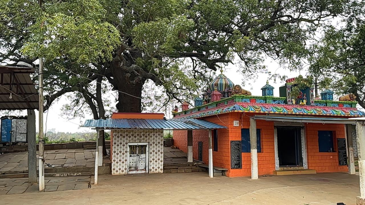 ದೇವಸ್ಥಾನದ ಹೊರಭಾಗ